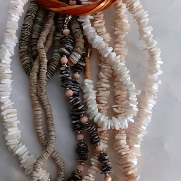 Shell necklaces - Picture 15 of 16